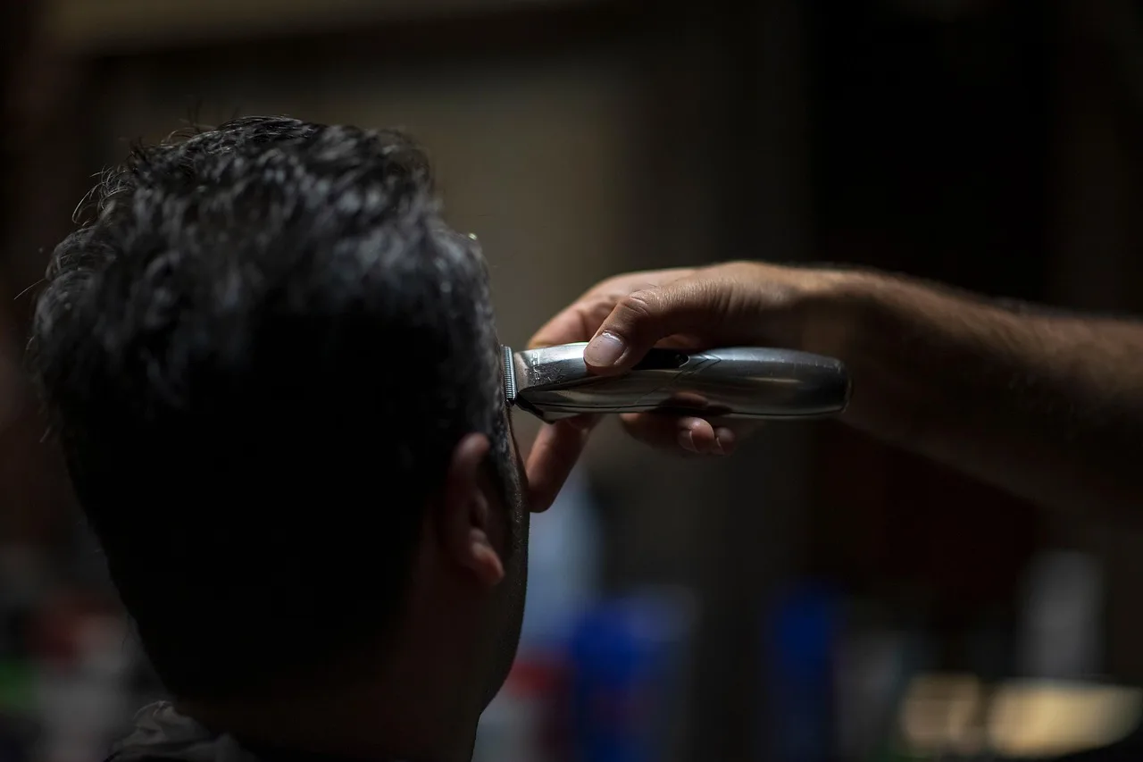 electric shaver, barber shop, job, work, lifestyle, occupation, business, everyday, hair, jorj barber, electric shaver, electric shaver, electric shaver, barber shop, barber shop, barber shop, barber shop, barber shop, job. Winter chair turnover in the Prairies and the -30C no-show problem